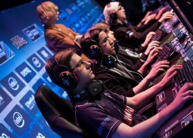 人投入其中 人投入其中